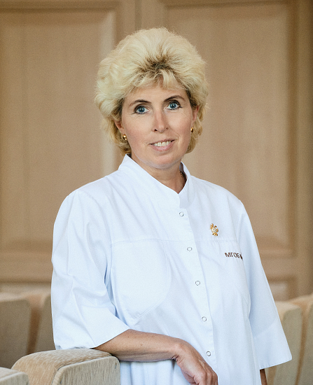 Новожилова Елена Николаевна, Заведующая отделением онкооториноларингологии, врач-хирург высшей квалификационной категории, заслуженный врач РФ, доктор медицинских наук